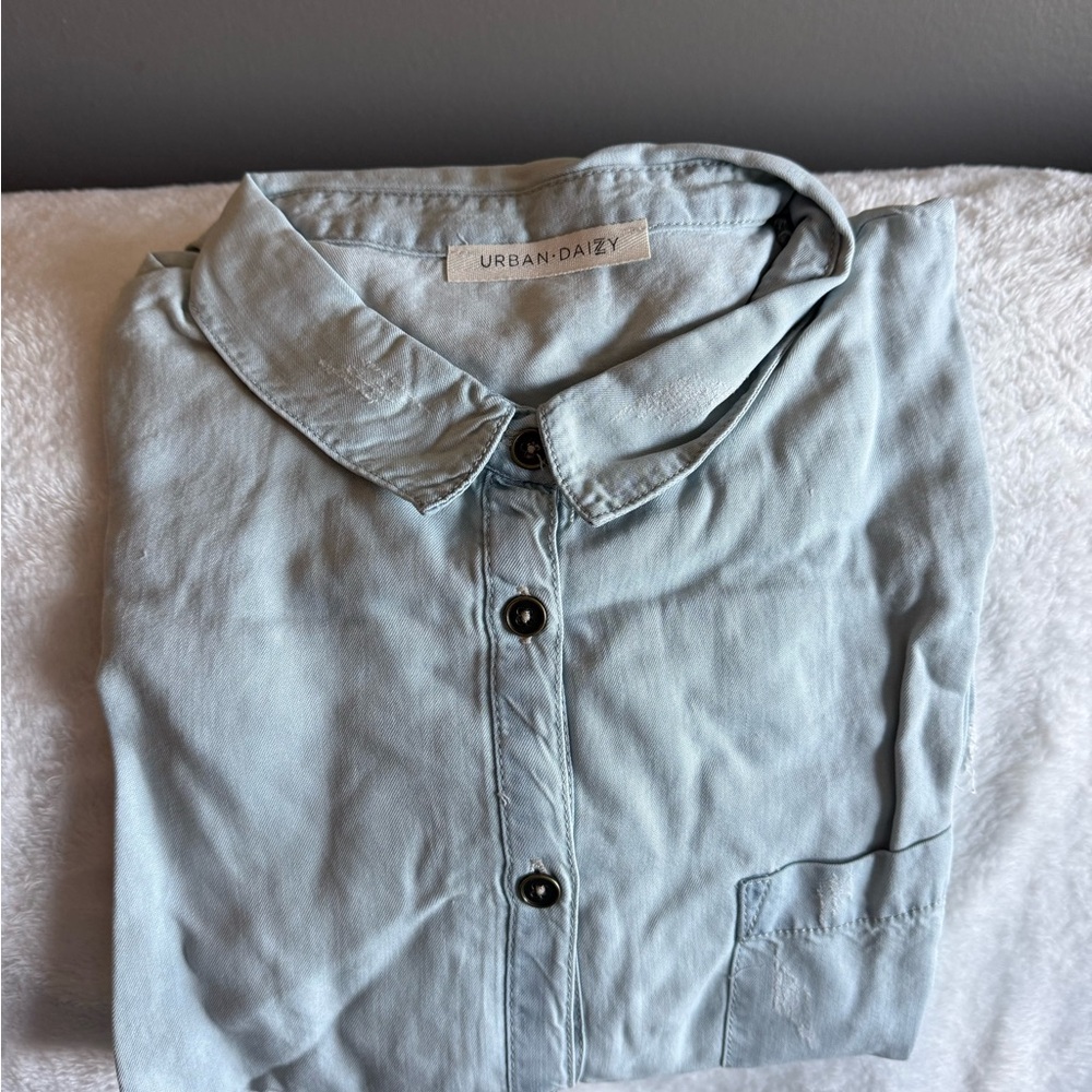 Urban Daizy Light Blue Button-Up Shirt